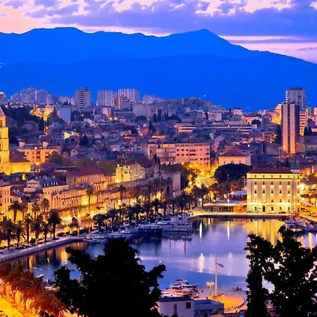 Ana Center In The Center Of * Split
