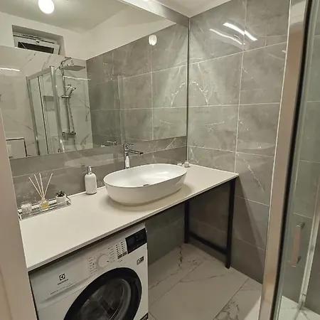 Ana Center In The Center Of Apartment Split